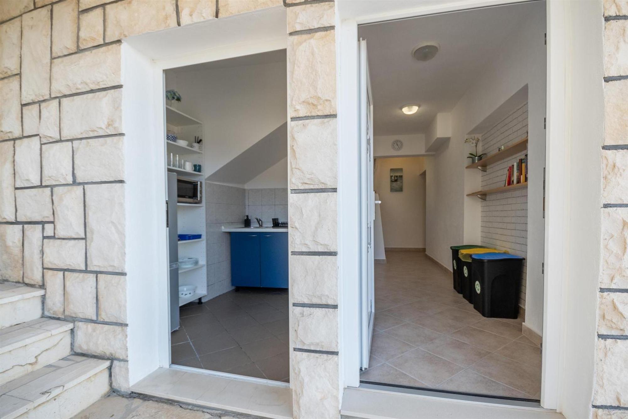 Apartments Ivan - With Parking Omiš Екстериор снимка